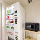 【館内設備　自動販売機と電子レンジ】